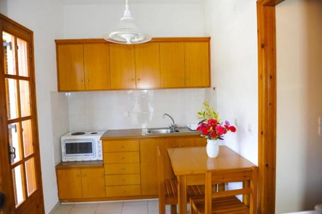 Irene Apartments Acharavi  Ruang foto